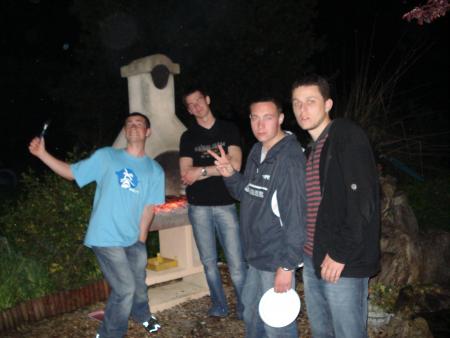 maxime, alban, stephen et charles au barbec