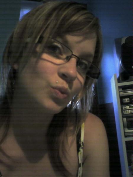 petit bisoux que k jt'envoie pour te dire k je t'adore mon chou et kome tu le sais la chansons a venir est pour toi